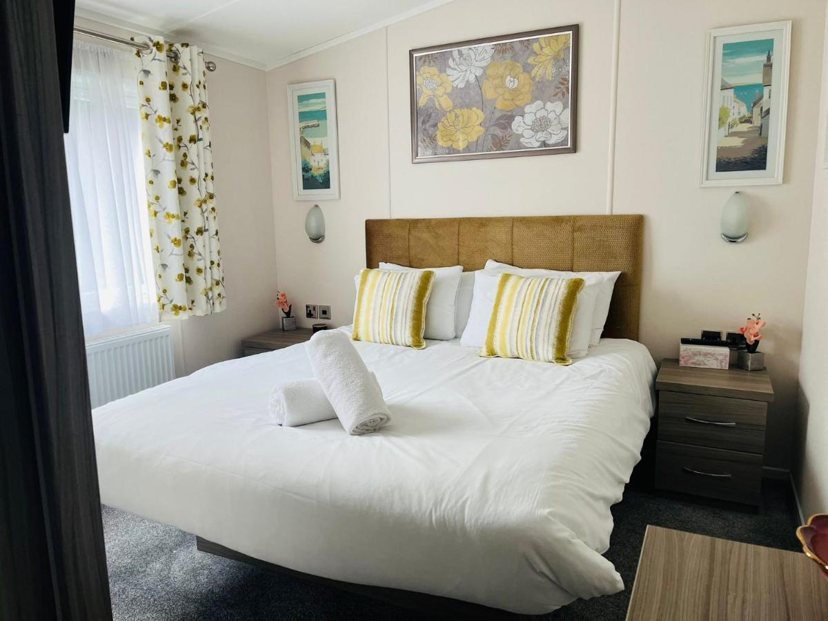 Ashworth Lodge With Hot Tub Barmby on the Moor 외부 사진