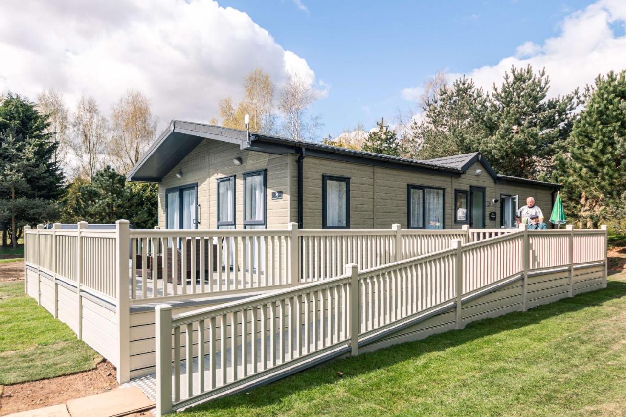 Ashworth Lodge With Hot Tub Barmby on the Moor 외부 사진