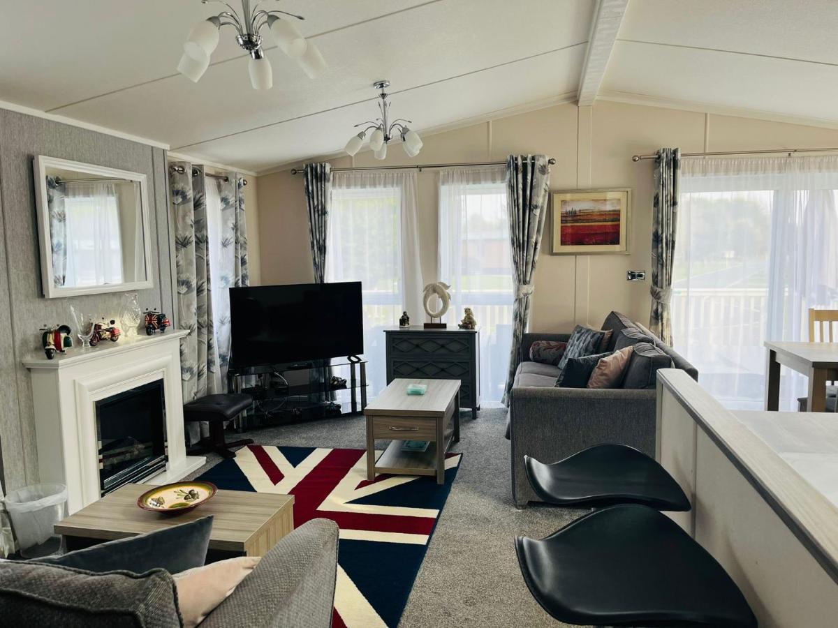 Ashworth Lodge With Hot Tub Barmby on the Moor 외부 사진