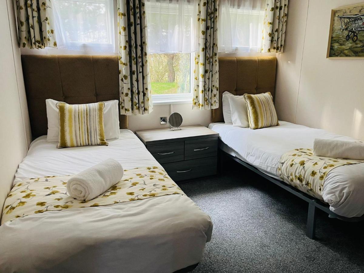 Ashworth Lodge With Hot Tub Barmby on the Moor 외부 사진