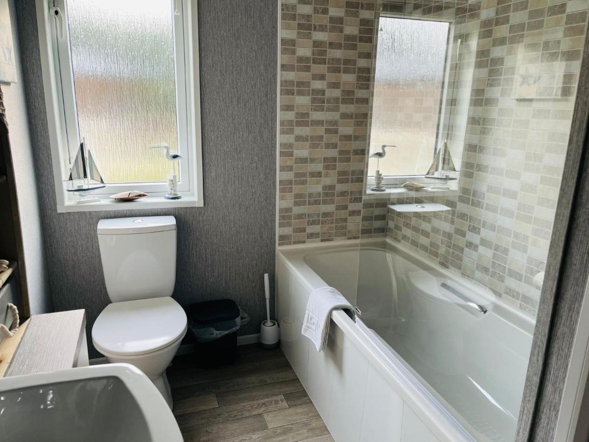 Ashworth Lodge With Hot Tub Barmby on the Moor 외부 사진
